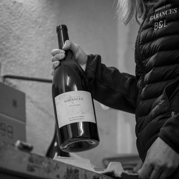 How to store a bottle of wine at home?